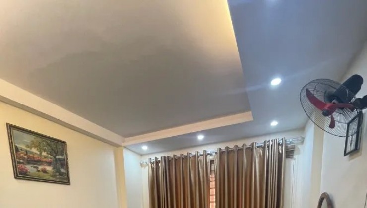 Ngọc Thụy  nhà 42m2, 4 tầng, mặt tiền 3.8m, 4.6 tỷ Long Biên.ô tô đỗ.