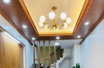 BÁN NHÀ: Phạm Văn Đồng .DT: 30m2 - 5 tầng - MT 3.1m - 5.5 tỷ