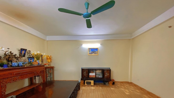 Bán Đất Phố Tân Mai, ô tô tránh, kinh doanh sầm uất, 75m x 2T, Giá 11 tỷ.