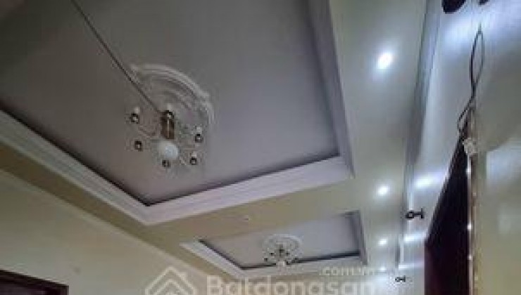 Hiếm! Nhà Lạc Long Quân, ngõ ô tô, nhà dân xây, 78m2, MT 4.7m, giá 12.7 tỷ