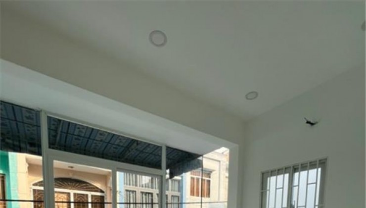 Bán nhà 2 lầu MT chợ, Tân Hưng, Quận 7 - SHR, Hoàn công đủ - 4x10m nở hậu - Chỉ từ 4 tỷ - Hướng Đông