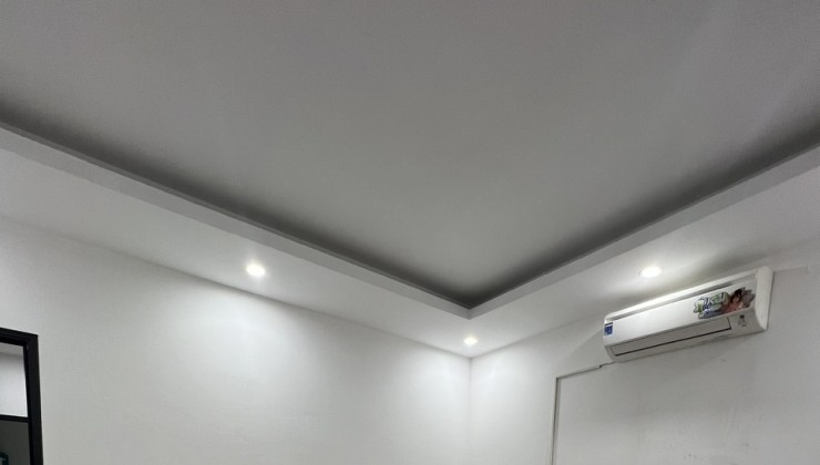 Bán nhà phố Định Công , 39 m x 2 tầng , nhà đẹp giá rẻ , giá 2 tỷ 200