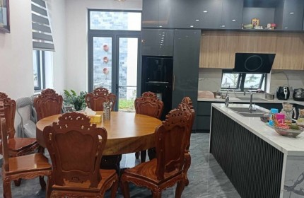 TRUNG TÂM HẢI CHÂU TOÀ 8 TẦNG, DIỆN TÍCH 190M2 CHỦ ĐANG KINH DOANH DÒNG TIỀN 200TR/ THÁNG . CẦN BÁN 35 TỶ