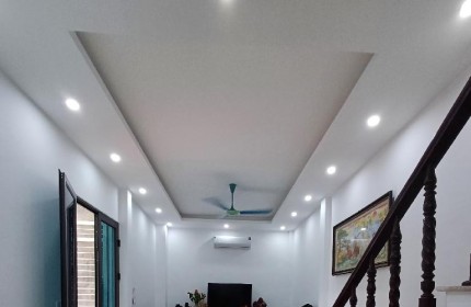 Nhà đông thiên - hoàng mai  mới xây 59m2*4 tầng 5.2 Tỷ mặt ngõ