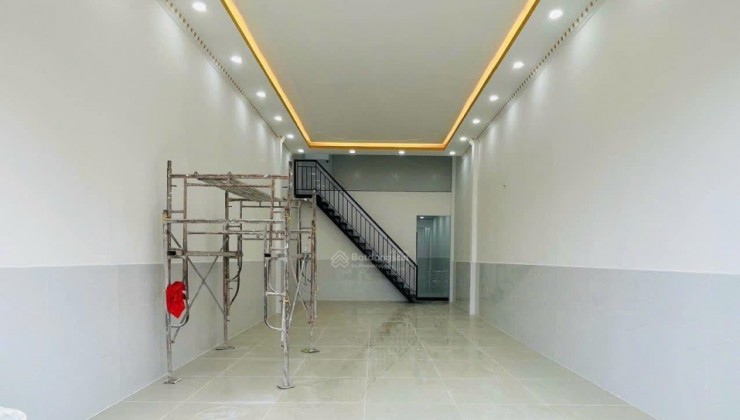 Nhà mặt tiền Phan Văn Hớn, Quận 12, DT 4,7x30m, KC: 7 tầng có hầm & thang máy + HĐT 70tr/th