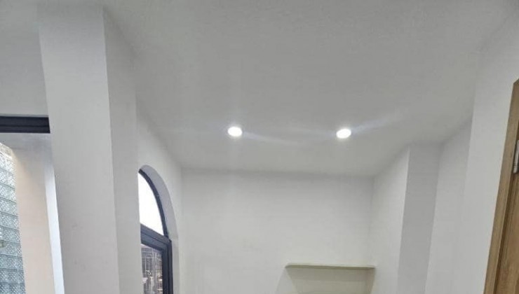 Cần bán nhà Thái Thịnh, Đống Đa cách ô tô 20m, ngõ nông rộng, nhà mới đẹp ở ngay 23m2 x 4 tầng. 4,28 tỷ