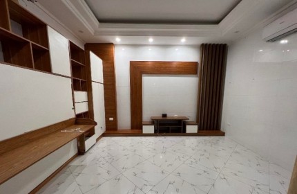 Nhà P/Lô Hoàng Văn Thái, OTO, Kinh Doanh, 90m², Giá 17.8 Tỷ