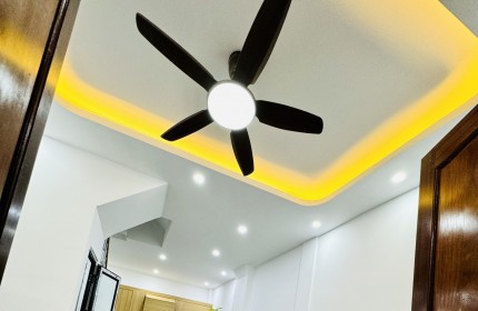 Bán căn nhà 3 tầng gần 50 m2 sổ Hà Nội 
Full nội thất giá 1,85 tỷ