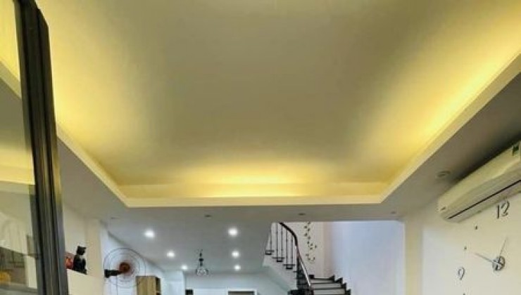 BÁN NHÀ NGỌC THUỴ, NHÀ DÂN XÂY 5T, 37M², 5 TỶ, FULL ĐỒ, NHÀ ĐẸP, Ô TÔ ĐỖ CỔNG