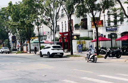 bán biệt thự Vinhomes Riverside 220m x 4 tầng, mặt tiền 9m, vị trí đắc địa, dòng tiền 1.2 tỷ/năm