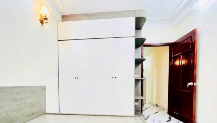 Nhà đẹp mới xây hiện đại, 35m2, 4T, nhỉnh 3 tỷ, ô tô đỗ cổng, nội thất đẹp