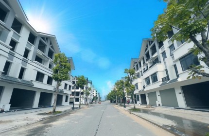 Cần bán gấp,bán cắt lỗ nhà liền kề 15 diện tích 100m2, view biệt thự, KĐT Hinode Royal Park giá cực tốt