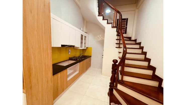 BÁN NHÀ CẦU GIẤY 35M2 X 5 TẦNG 7.5 TỶ - VỊ TRÍ ĐẮC ĐỊA