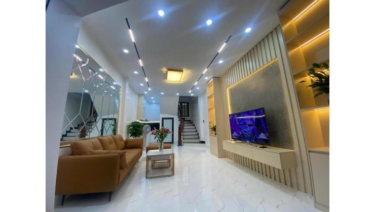 HIẾM! BÁN NHÀ HÀO NAM, KHU VIP PHÂN LÔ Ô TÔ TRÁNH - 6 TẦNG DT 40M2, MT 4.2M, GIÁ 10 TỶ