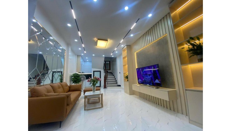 HIẾM! BÁN NHÀ HÀO NAM, KHU VIP PHÂN LÔ Ô TÔ TRÁNH - 6 TẦNG DT 40M2, MT 4.2M, GIÁ 10 TỶ