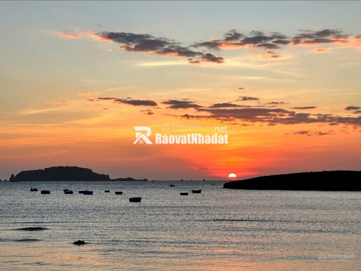 Bán đất Hòn Đỏ- Ninh Thuận  cách biển 100m xã Thanh Hải, giá tốt 30 triệu / m2, diện tích 100 m2, hot