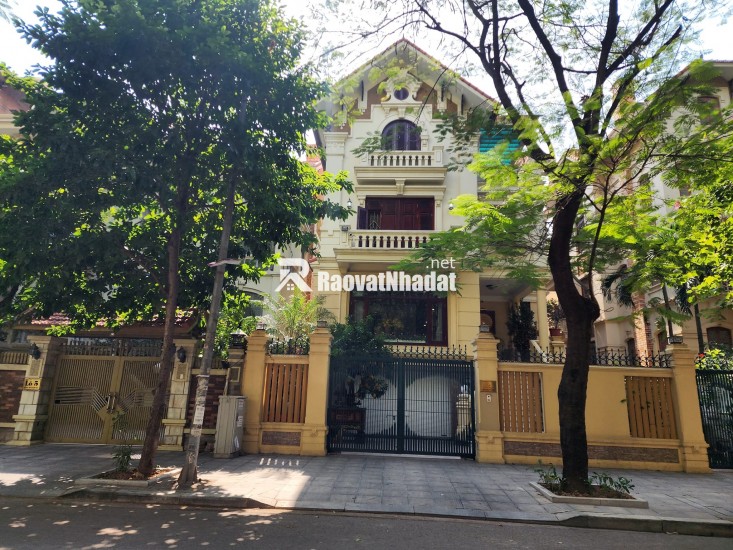 Chỉ 68,5 tỷ sở hữu ngay tòa biệt thự vị trí đắc địa nhất bán đảo Linh Đàm, diện tích 255m2, xung quanh là công viên hồ nước lộng gió