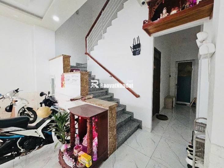 B@n nhà 4 tầng 5x16m ô tô đậu cửa đường Lâm văn bền trung tâm Q7, chỉ có 9 tỏi nhỏ.