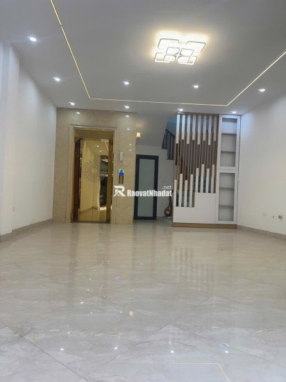 NHÀ 5 TẦNG MỚI TINH – THANG MÁY – Ô TÔ VÀO NHÀ – VỊ TRÍ ĐẮC ĐỊA