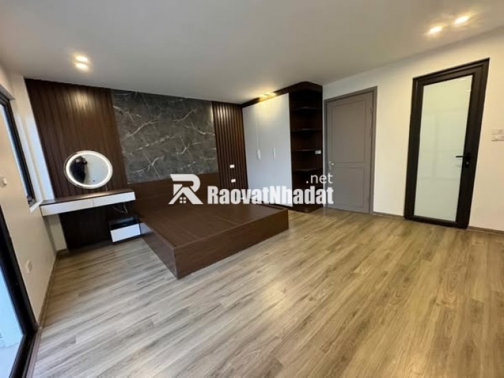 Nhà mới Đàm Quang Trung - Cổ Linh - Long Biên thang máy lô góc, gara oto