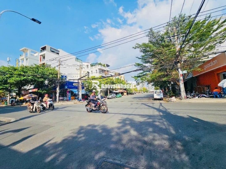 B@n nhà 4 tầng 5x16m ô tô đậu cửa đường Lâm văn bền trung tâm Q7, chỉ có 9 tỏi nhỏ.