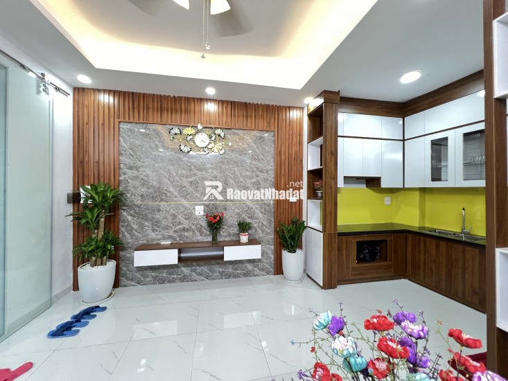 Bán nhà P. Vĩnh Hưng DT 30m2x5T MT 4,3m cách ôtô tránh 20m ngõ rộng thoáng, nhà xây mới. Giá: 5.5tỷ