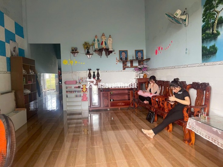 C SANG MỸ ĐỊNH CƯ KHÔNG AI CHĂM VƯỜN NÊN CẦN NHƯỢNG LẠI VƯỜN SẦU RIÊNG HIỆN TẠI CÓ 300 CÂY SẦU RIÊNG ĐÃ CHO TRÁI VÀ NHÀ TRÊN ĐẤT