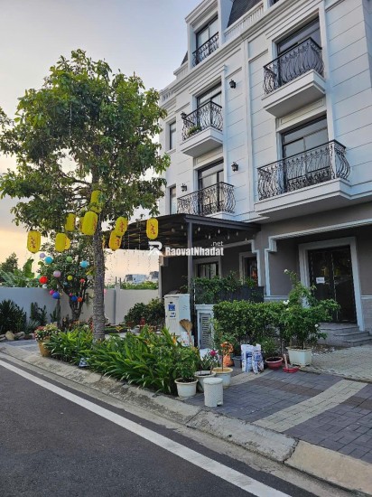 Bán KDC Villa Phú Mỹ Hưng  kdc Amelie ,111m2 4 tầng ngay 6m dài 18,5m2 giá 11.6tỷ Phú Xuân Nhà Bè