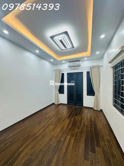 Siêu phẩm Cầu Giấy 30m2, 5 tầng - Nội thất xịn - Thông tứ phía bạt ngàn tiện ích.