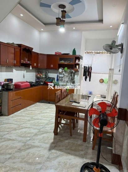 NHÀ HẺM 4 TẦNG KINH DOANH 10M NGAY CHỢ ĐÔNG QUANG - SÂN XE HƠI - GIÁ TỐT!