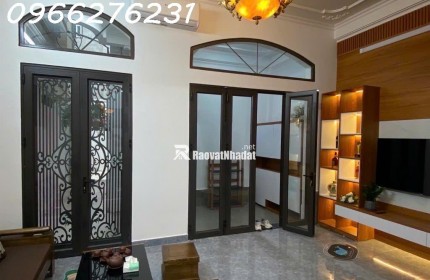 Bán nhà riêng đẹp xuất sắc ở phố Láng Hạ, sân để xe riêng - 8,9 tỷ, 55m2