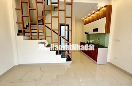 Nhà Phố Ngọc Thụy - 5 Tầng Gần Công Viên - Thoáng Trước Mát Sau -  Gía Hơn Sáu Tỷ
