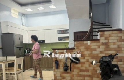 (BÁN NHÀ LÔ GÓC - 2 MẶT THOÁNG - GẦN PHỐ - NGÕ RỘNG)Đặt biệt nhà ngay hồ bồ đề và các tuyến phố ,Nguyễn Văn Cừ,Hồng Tiến,Lâm Hạ,gần trường chợ