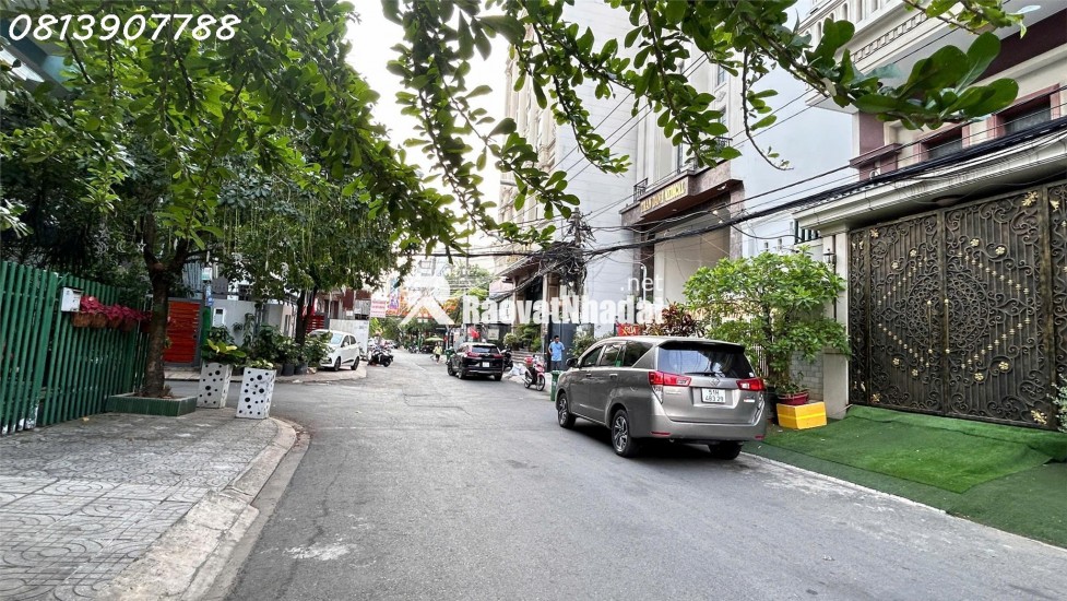 NHÀ ĐƯỜNG SỐ XE HƠI NÉ NHAU, CÁCH NGUYÊN THỊ THẬP VÀI BƯỚC CHÂN, PHƯỜNG TÂN QUY QUẬN 7, KẾ LOTTE, 5 TẦNG, 4 X 17M, NHỈNH 11 TỎI