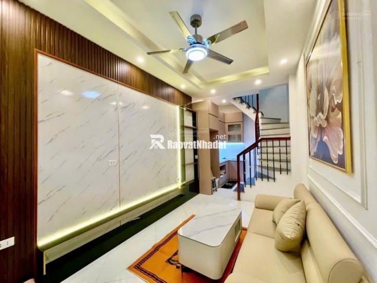 Nhỉnh 5 tỷ nhà đẹp phố Minh Khai ngõ Hòa Bình 2. Ngõ rộng trước nhà 3m. Sổ vuông đẹp