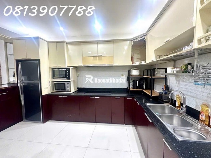 NHÀ ĐƯỜNG SỐ XE HƠI NÉ NHAU, CÁCH NGUYÊN THỊ THẬP VÀI BƯỚC CHÂN, PHƯỜNG TÂN QUY QUẬN 7, KẾ LOTTE, 5 TẦNG, 4 X 17M, NHỈNH 11 TỎI