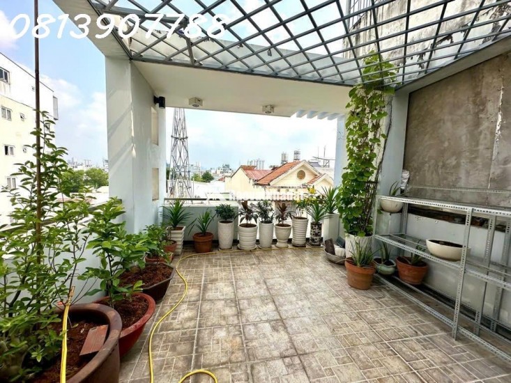 NHÀ ĐƯỜNG SỐ XE HƠI NÉ NHAU, CÁCH NGUYÊN THỊ THẬP VÀI BƯỚC CHÂN, PHƯỜNG TÂN QUY QUẬN 7, KẾ LOTTE, 5 TẦNG, 4 X 17M, NHỈNH 11 TỎI