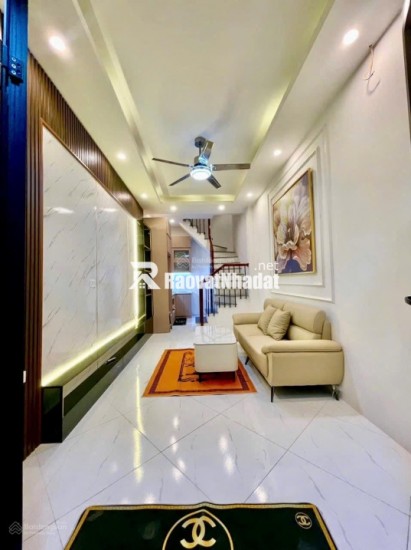 Nhỉnh 5 tỷ nhà đẹp phố Minh Khai ngõ Hòa Bình 2. Ngõ rộng trước nhà 3m. Sổ vuông đẹp