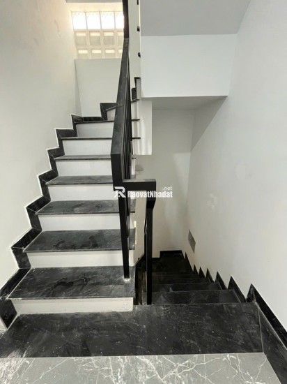 BÁN NHÀ 5 LẦU, MẶT TIỀN ĐƯỜNG SỐ PHƯỜNG TÂN QUY, QUẬN 7