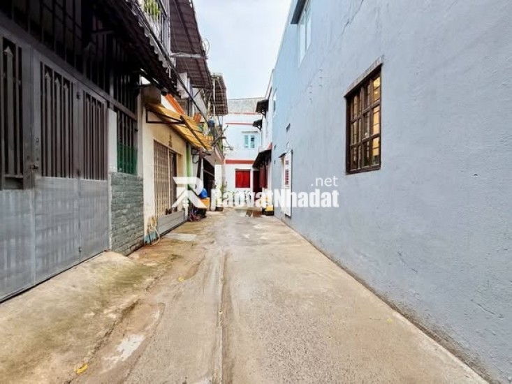 Bán nhà 2MT TL29 có nhiều cửa sổ thoáng mát gần ngã tư ga Thạnh Lộc