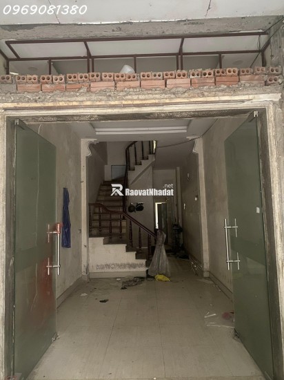 BÁN NHÀ NGUYỄN TRÃI 57 M 4T MT3,2M GIÁ NHỈNH 9 TỶ ! VÀI BƯỚC CHÂN RA ĐƯỜNG NGUYỄN TRÃI . CÒN THƯƠNG LƯỢNG