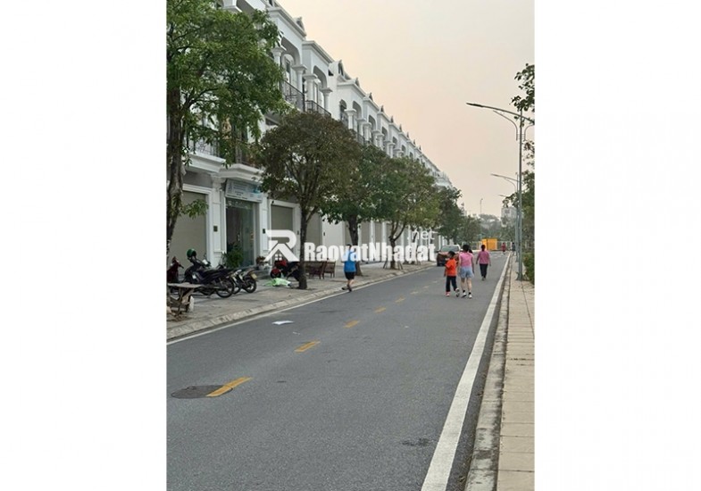 Bán căn liền kề Calyx Residence 319 Đông Anh sổ đỏ chính chủ view vườn hoa.