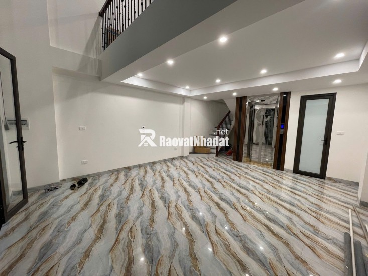 Bán Nhà Phố Hoàng Cầu - 45m x 7 Tầng Thang Máy - Ô Tô Đỗ Cửa - Giá 15,3 tỷ