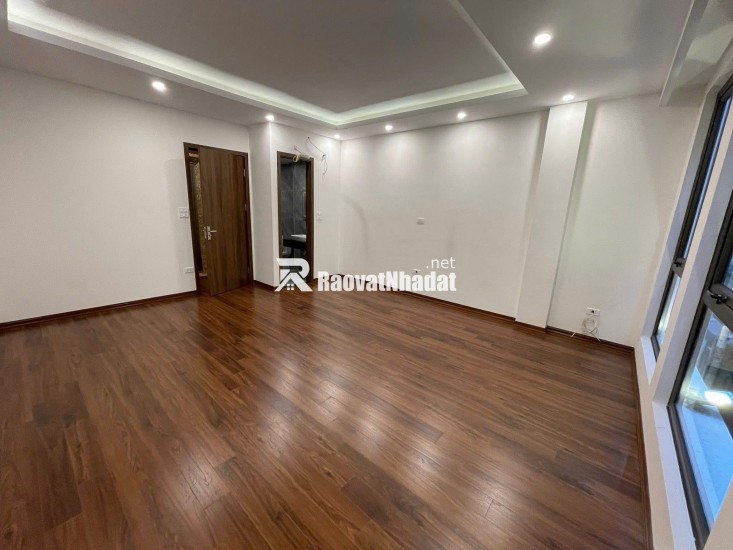 Bán Nhà Phố Hoàng Cầu - 45m x 7 Tầng Thang Máy - Ô Tô Đỗ Cửa - Giá 15,3 tỷ