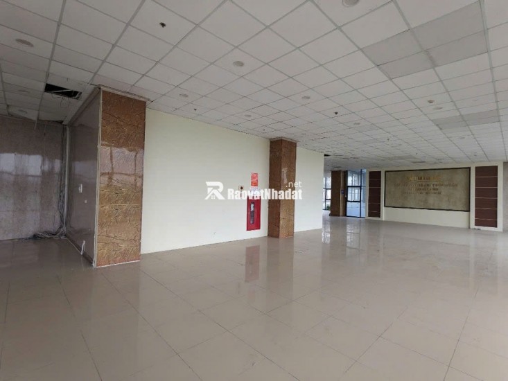 Cho thuê mặt bằng kinh doanh 1000m2 tầng 1 cụm chung cư văn phòng quốc hội đường Trịnh Văn Bô