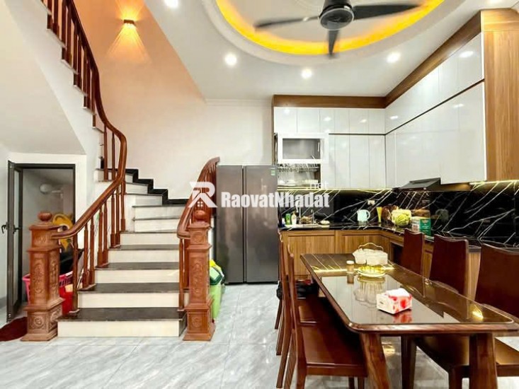 Chính chủ cần bán gấp nhà Hoàng Văn Thái 50m giá 13 tỷ khu phân lô quân đội , ô tô tránh
