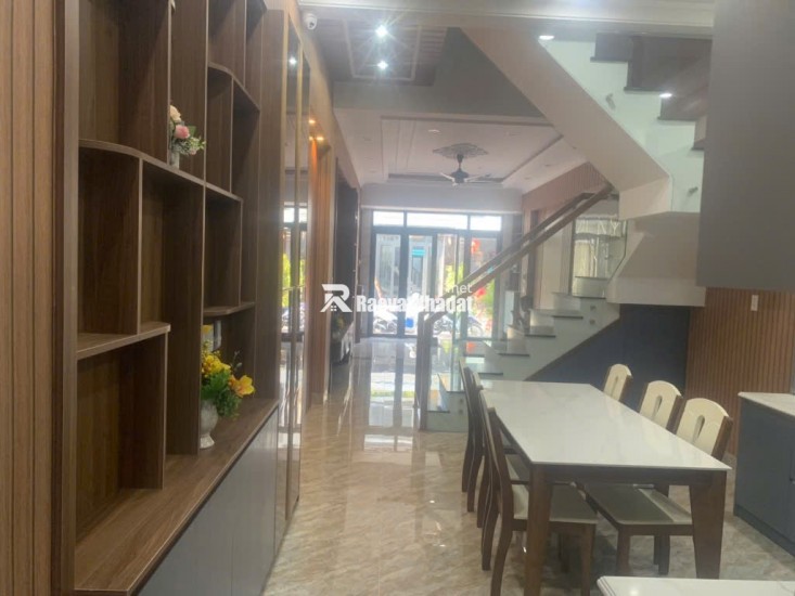 NHÀ PHỐ CỰC ĐẸP TẠI TAM GIÁC KINH TẾ THÀNH PHỐ DĨ AN.