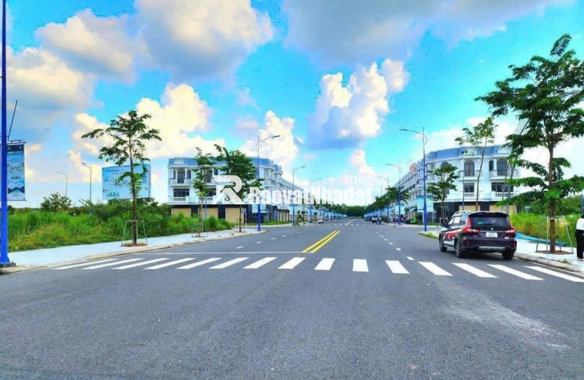 BÁN GẤP SHOPHOUSE 1 TRỆT 2 LẦU TRUNG TÂM LAI UYÊN, BÀU BÀNG