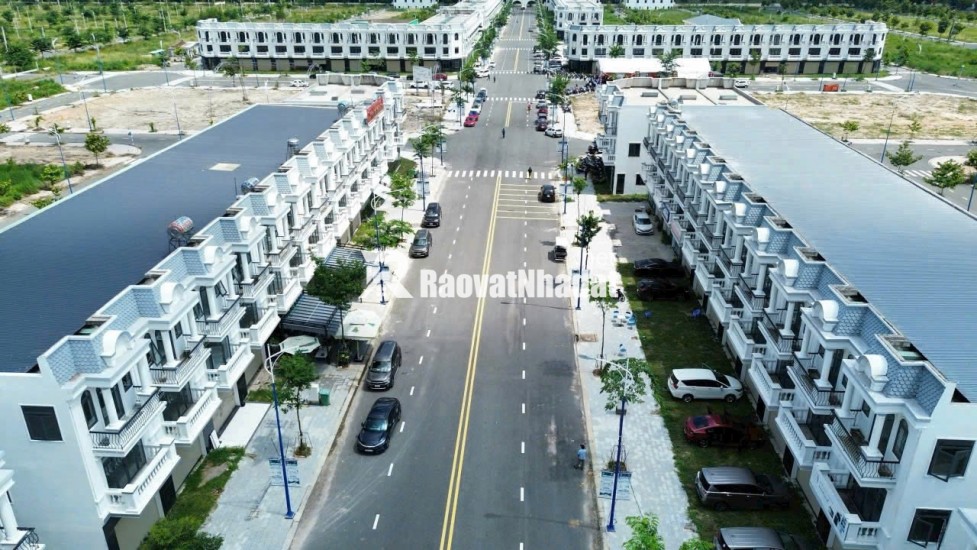 BÁN GẤP SHOPHOUSE 1 TRỆT 2 LẦU TRUNG TÂM LAI UYÊN, BÀU BÀNG