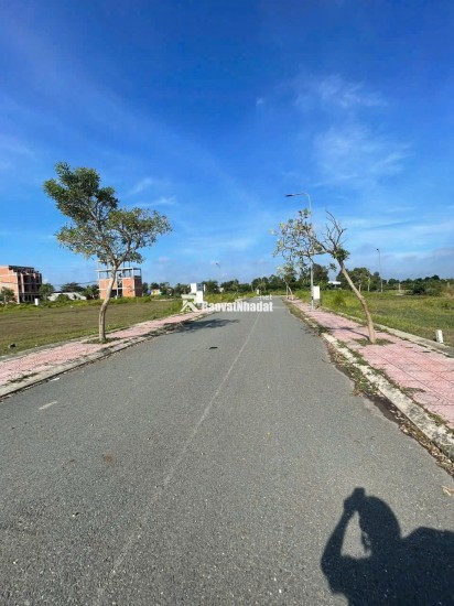 Bán gấp lô đất thổ 5x17, ODT sau lưng chợ, ngay TT. Đức Hòa